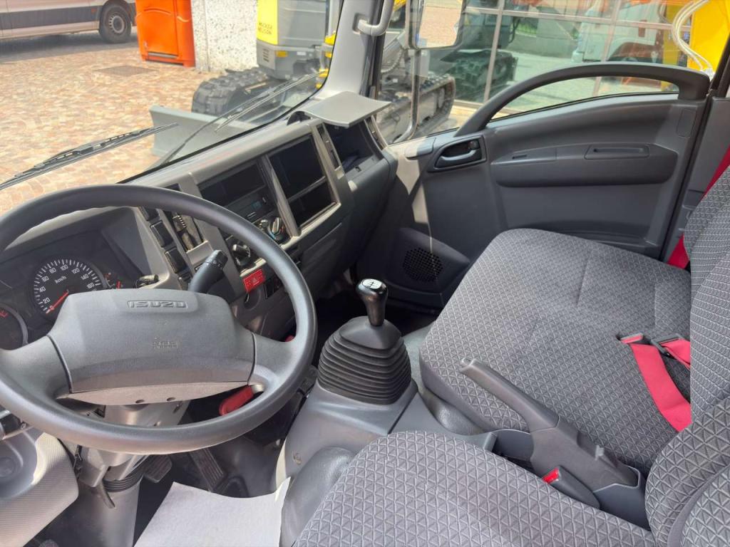 Isuzu M21 Foto 11