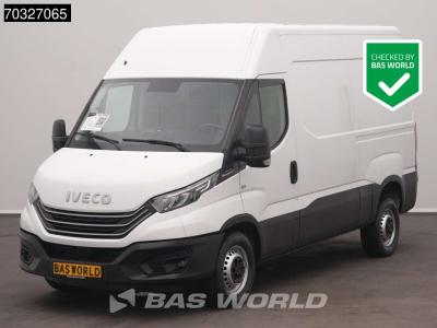 Iveco Daily 35S18 3.0L Automaat 180PK 3,5t Trekhaak L2H2 LED Navi Airco Cruise Camera Euro6 L2 A/C Towbar vendida por BAS World B.V.