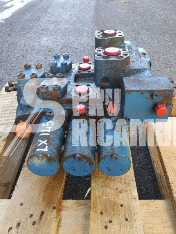 Distribuidor hidraulico para Hitachi LX 145 Foto 4