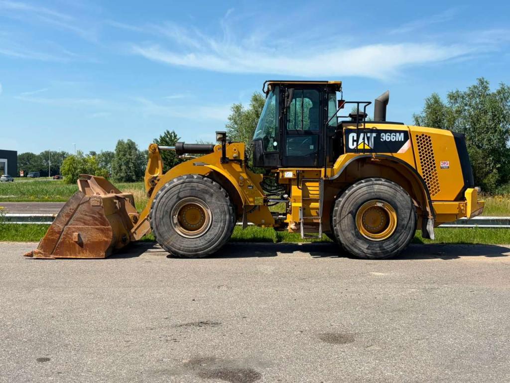 Caterpillar 966M Foto 1