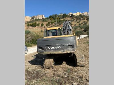 Volvo EC235CNL vendida por Omeco Spa