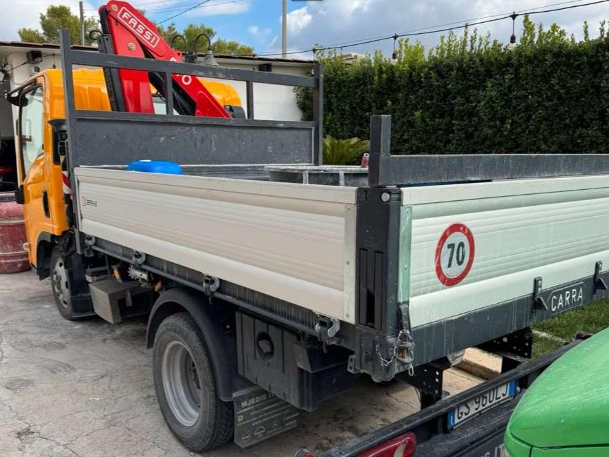 Isuzu con gru Foto 4