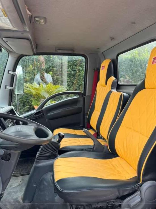 Isuzu con gru Foto 5