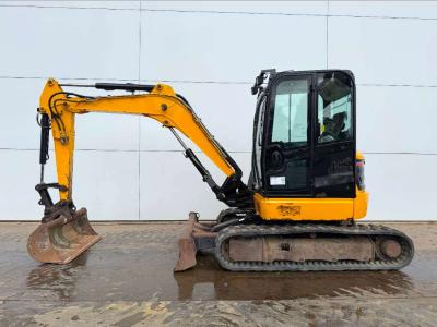JCB 48Z-1 - Hammer Lines / Quick Coupler vendida por Boss Machinery