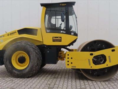 Bomag BW213 DH-5 vendida por Bove Verhuur & Verkoop