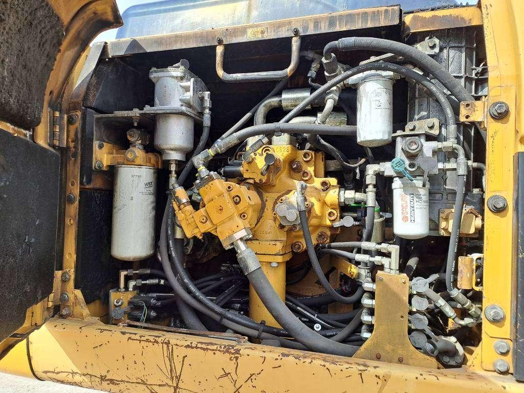 Caterpillar 330DL UHD Foto 16