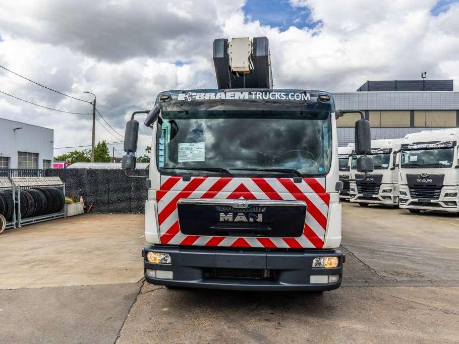 Man TGL 12.220 BL - VERSALIFT VDT 190F Foto 2