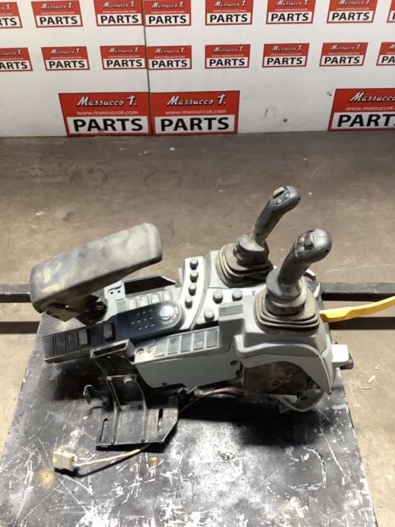 Manipulador para Hitachi ZX135 US -7 Foto 3