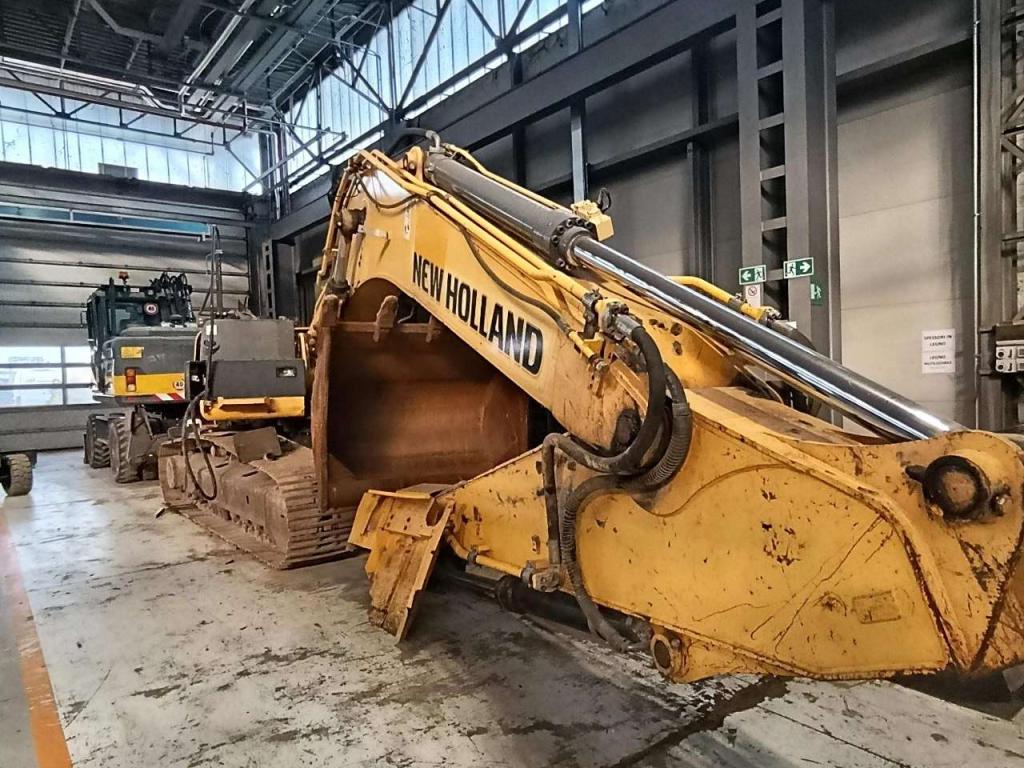 New Holland E265 Foto 4