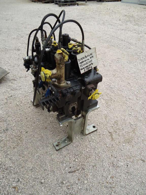 Distribuidor hidraulico para New Holland E385B Foto 1