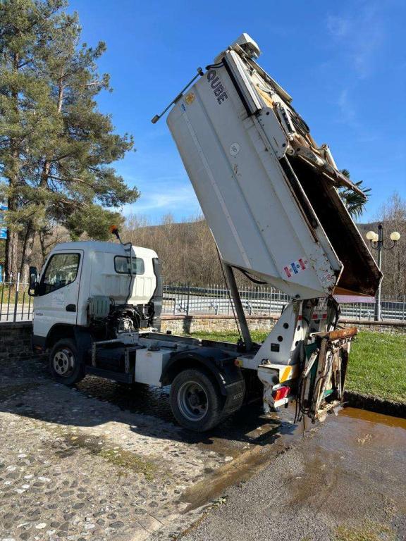 Mitsubishi FUSO FE 74 Foto 8