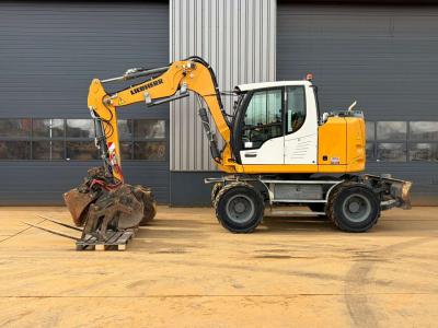 Liebherr 910 Compact vendida por Big Machinery