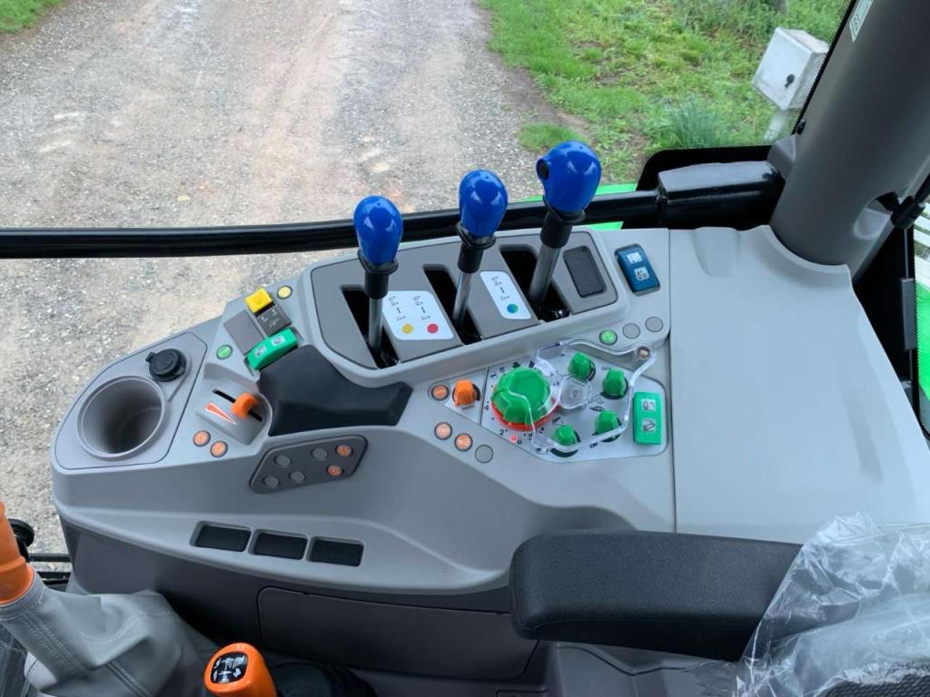 Deutz - Fahr AGROTRON 6135 Foto 3