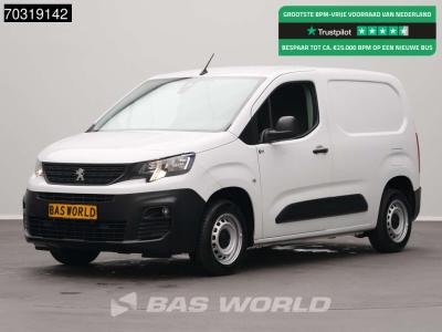 Peugeot Partner 110pk Benzine L1H1 Navi Airco Cruise Parkeersensoren Euro6 L1 Kompakt Airco Cruise control vendida por BAS World B.V.